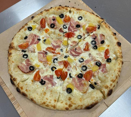 Фирменная пицца RIMINI 33 см с курицей, ананасом и маслинами от RIMINI PIZZA