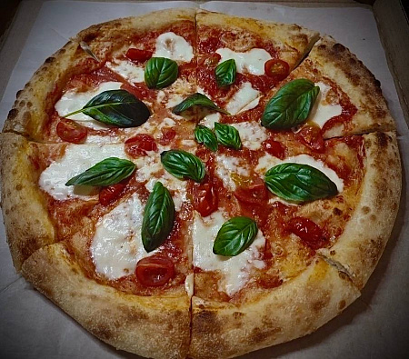Пицца Маргарита 33 см с томатным соусом и базиликом от RIMINI PIZZA