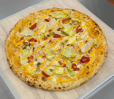 Пицца Чизбургер 33 см с чеддером, фаршем и айсбергом от RIMINI PIZZA