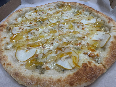 Пицца с грушей и сыром гарганзола 33 см от RIMINI PIZZA