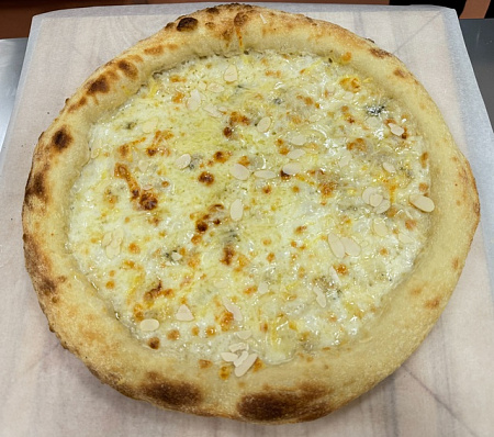 Пицца 4 сыра 33 см с мёдом и миндалём от RIMINI PIZZA