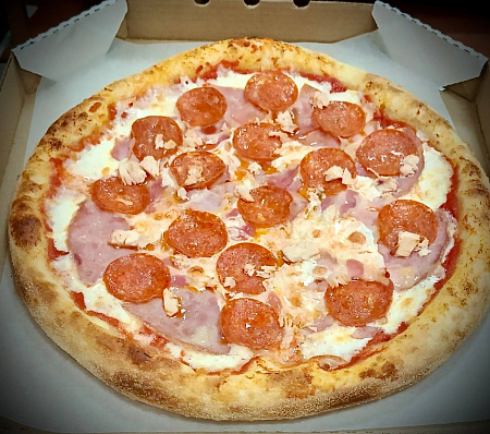 Пицца Мясной микс 33 см с ветчиной, беконом и курицей от RIMINI PIZZA
